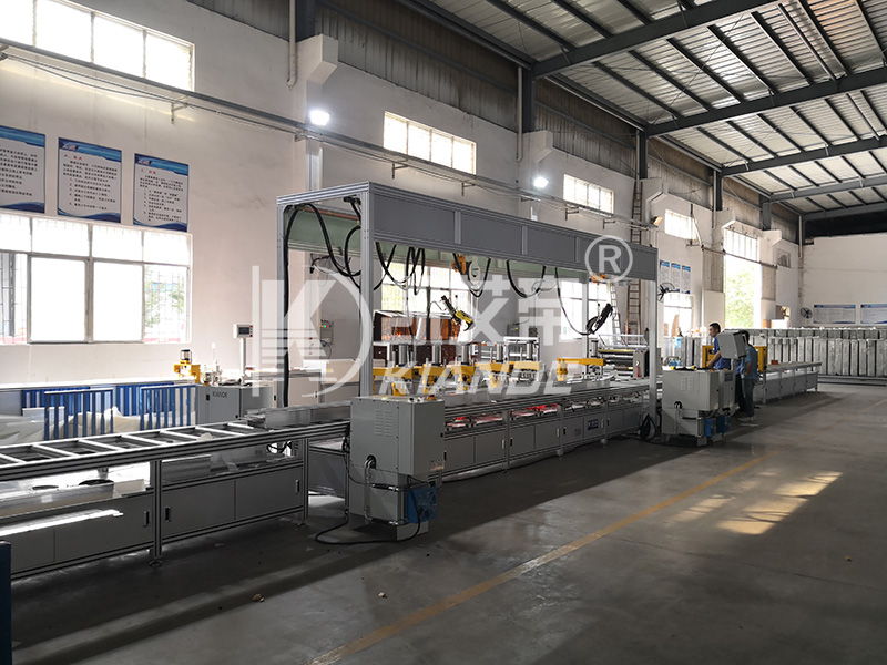 Máquina de rebitagem autoperfurante