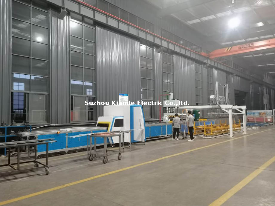 Equipamento moderno de processamento de barramentos CNC