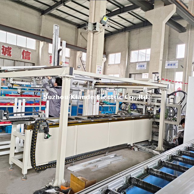 Máquina de processamento de perfil de alumínio