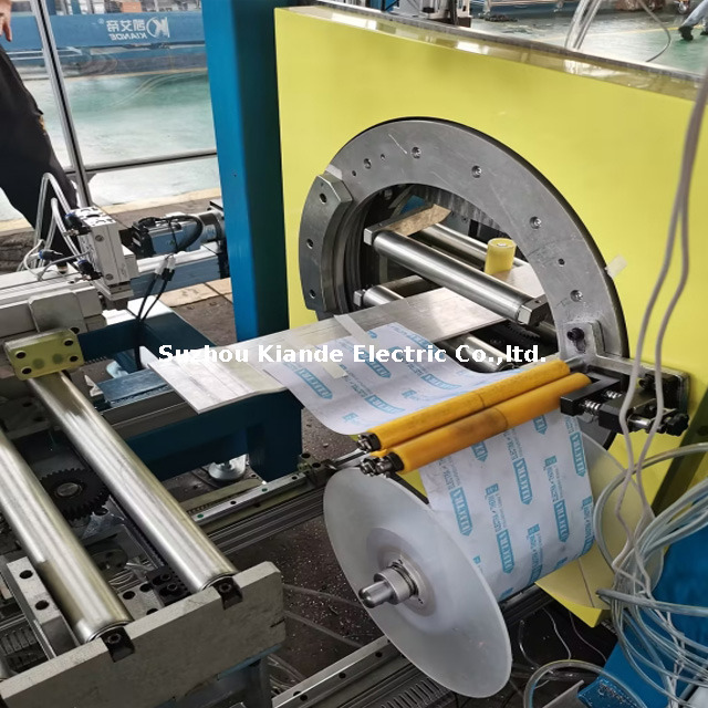 Máquina embaladora automática de barramentos